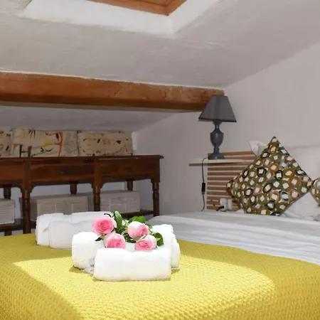 Sade - Central, Charming, For 6 * Antibes