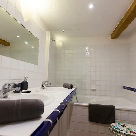 Sade - Central, Charming, For 6