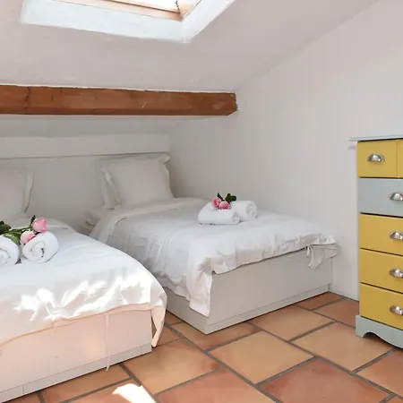 Sade - Central, Charming, For 6 *