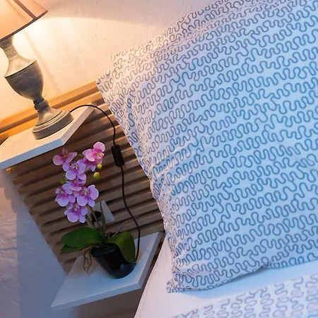 Sade - Central, Charming, For 6