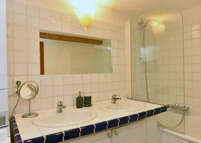 Lejlighed Sade - Central, Charming, For 6