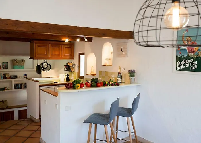 Sade - Central, Charming, For 6 Antibes