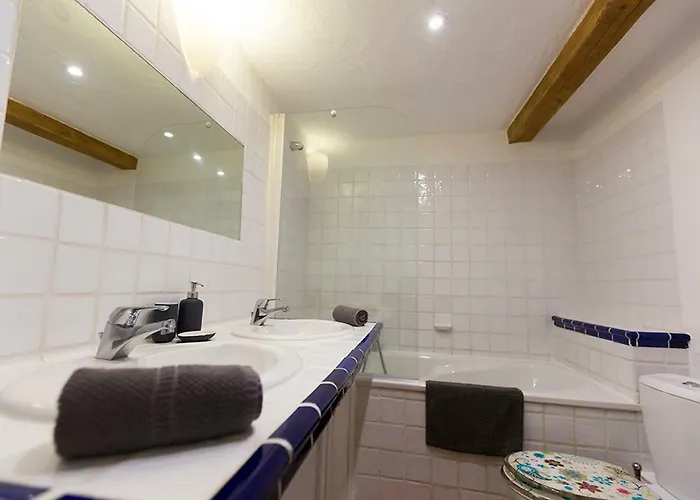 Sade - Central, Charming, For 6