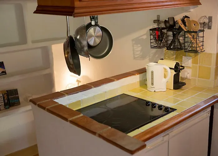 Sade - Central, Charming, For 6 Lejlighed Antibes