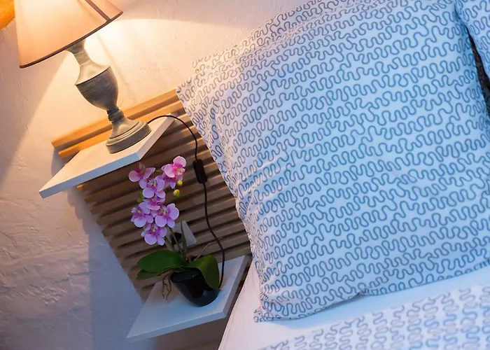 Sade - Central, Charming, For 6